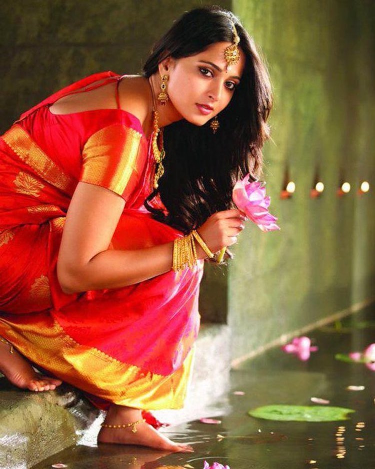 Anushka Shetty Wiki Age Model Height Biography Husband Movies List